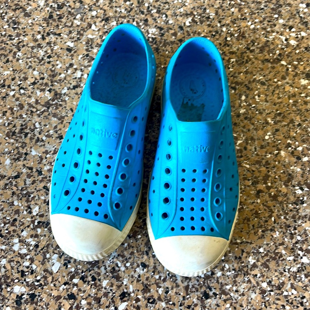 Kids native shoes great condition !